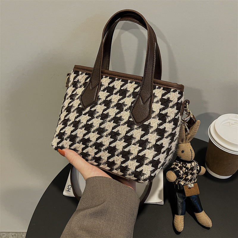 Elegant Houndstooth Handbag – Kybele Autumn 2025