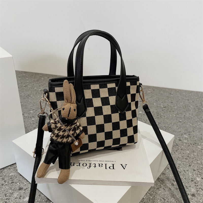 Elegant Houndstooth Handbag – Kybele Autumn 2025