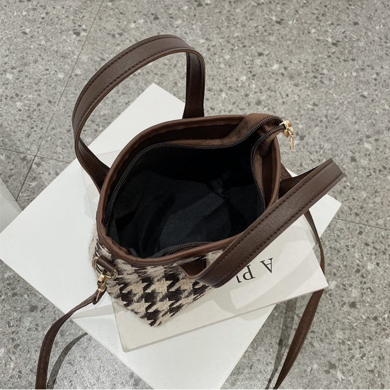 Elegant Houndstooth Handbag – Kybele Autumn 2025