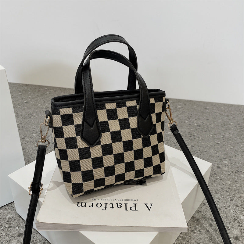 Elegant Houndstooth Handbag – Kybele Autumn 2025