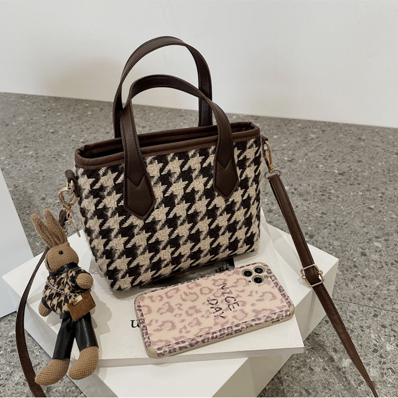 Elegant Houndstooth Handbag – Kybele Autumn 2025