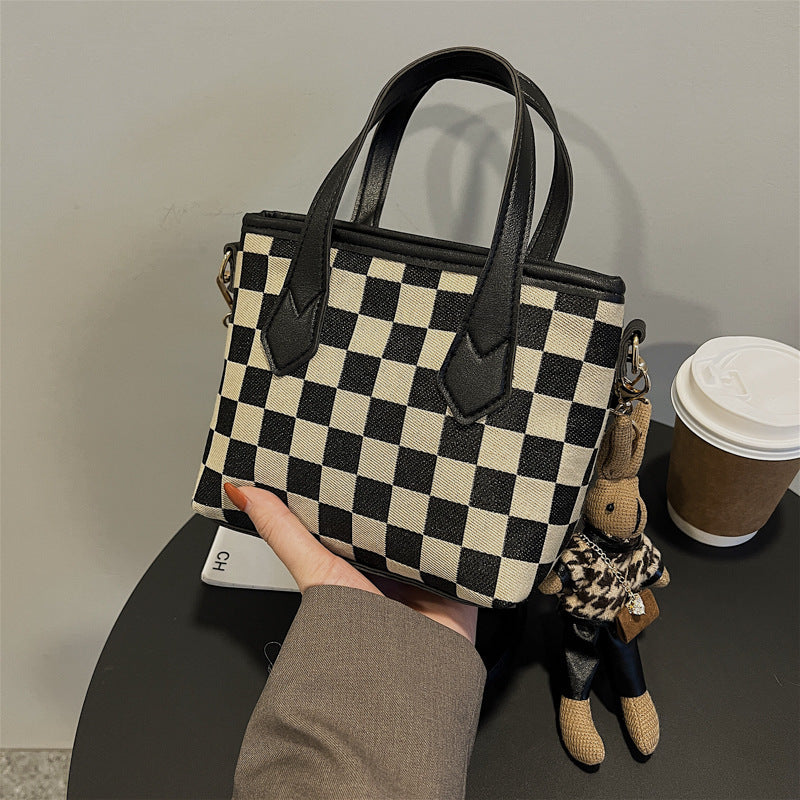 Elegant Houndstooth Handbag – Kybele Autumn 2025