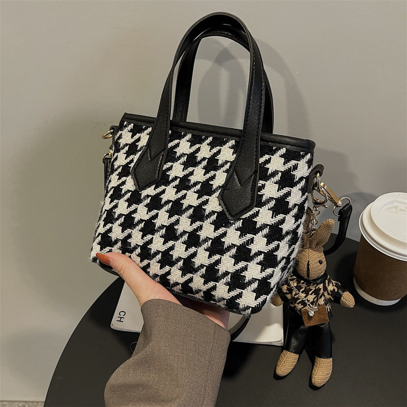 Elegant Houndstooth Handbag – Kybele Autumn 2025