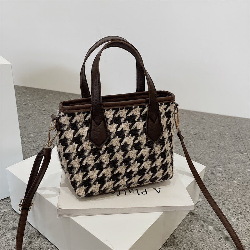 Elegant Houndstooth Handbag – Kybele Autumn 2025