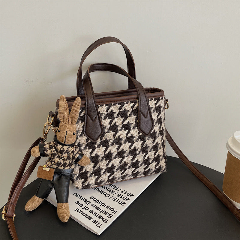 Elegant Houndstooth Handbag – Kybele Autumn 2025