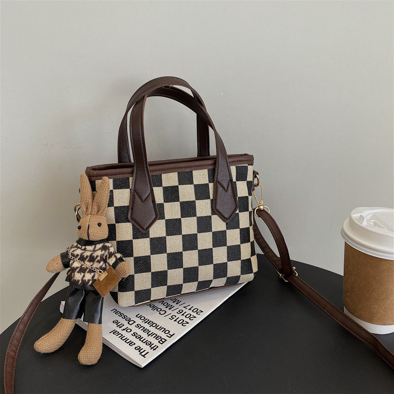 Elegant Houndstooth Handbag – Kybele Autumn 2025